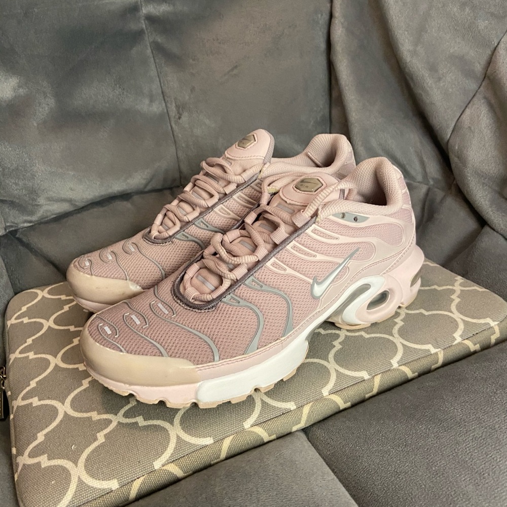 Nike Air Max Plus GS ‘Barely Rose’ (sz 6Y) - Picture 9 of 15
